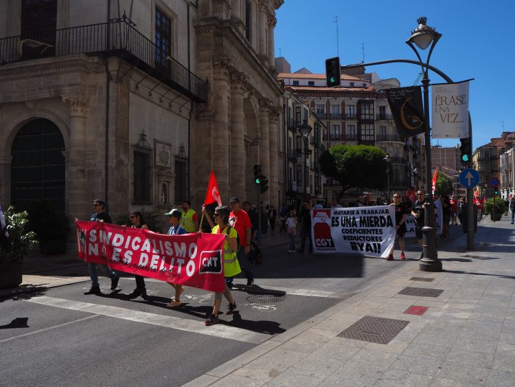 Masiva manifestación por el 1º de mayo de los sindicatos de clase
