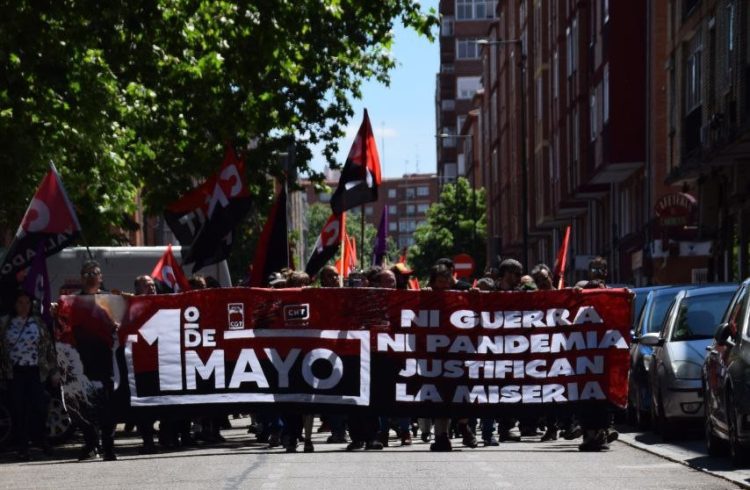 Masiva manifestación  por el 1º de mayo de los sindicatos de clase