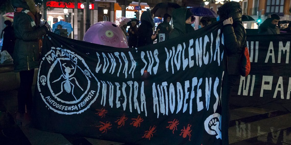 Cientos de personas han secundado este 25 N la manifestación convocada por el Bloque Crítico Feminista