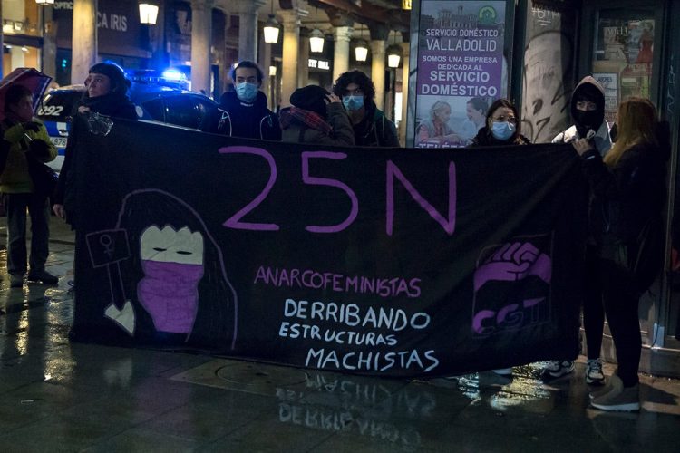 Cientos de personas han secundado este 25 N la manifestación convocada por el Bloque Crítico Feminista