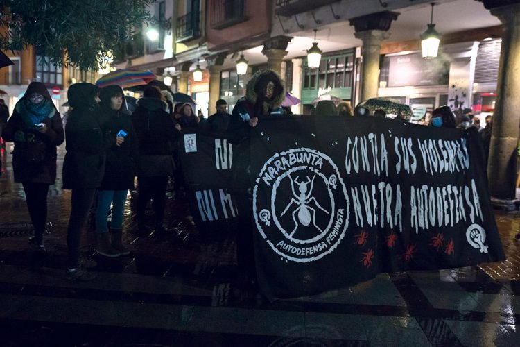 Cientos de personas han secundado este 25 N la manifestación convocada por el Bloque Crítico Feminista