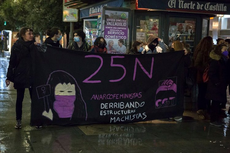 Cientos de personas han secundado este 25 N la manifestación convocada por el Bloque Crítico Feminista