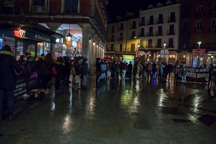 Cientos de personas han secundado este 25 N la manifestación convocada por el Bloque Crítico Feminista