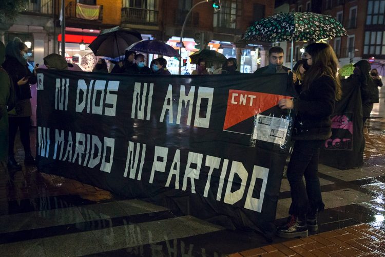 Cientos de personas han secundado este 25 N la manifestación convocada por el Bloque Crítico Feminista