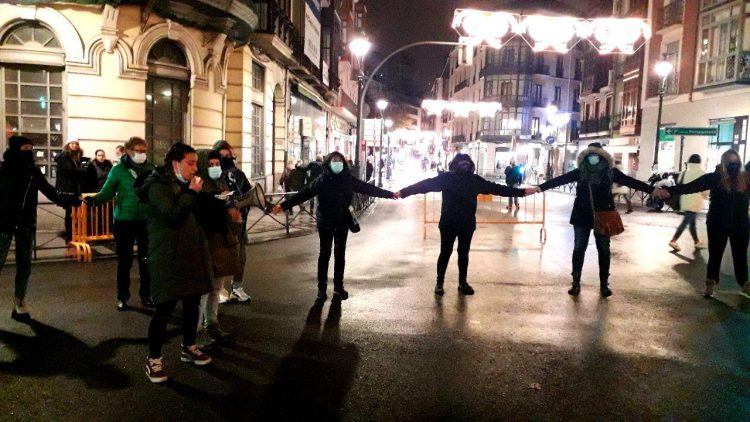 Cientos de personas han secundado este 25 N la manifestación convocada por el Bloque Crítico Feminista