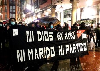 Cientos de personas han secundado este 25 N la manifestación convocada por el Bloque Crítico Feminista