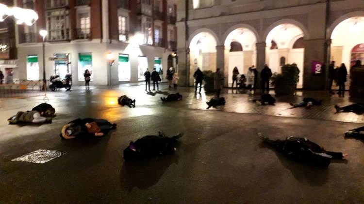 Cientos de personas han secundado este 25 N la manifestación convocada por el Bloque Crítico Feminista