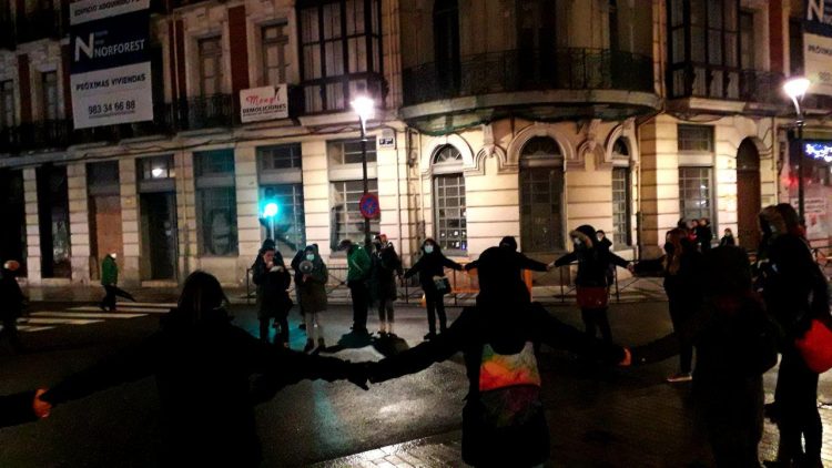 Cientos de personas han secundado este 25 N la manifestación convocada por el Bloque Crítico Feminista