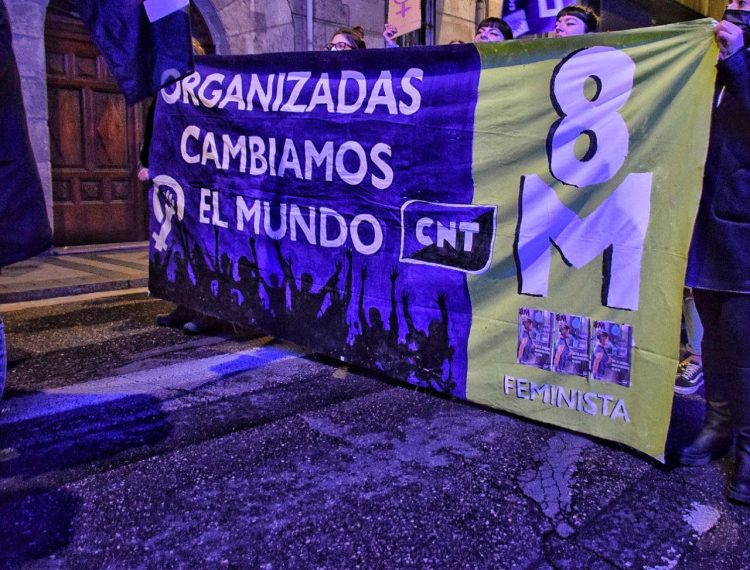 Más de un millar de personas ha apoyado la convocatoria de manifestación del Bloque Crítico Feminista