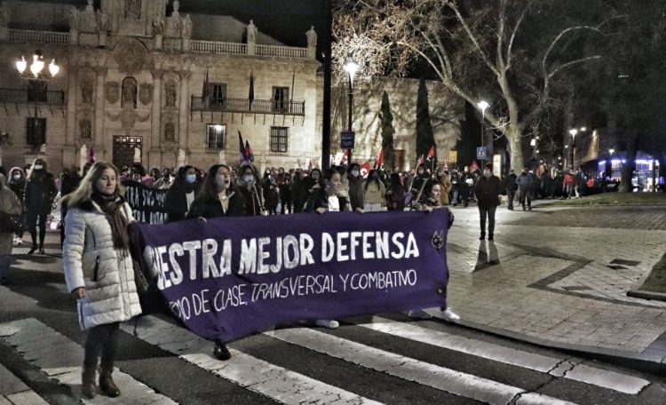 Más de un millar de personas ha apoyado la convocatoria de manifestación del Bloque Crítico Feminista