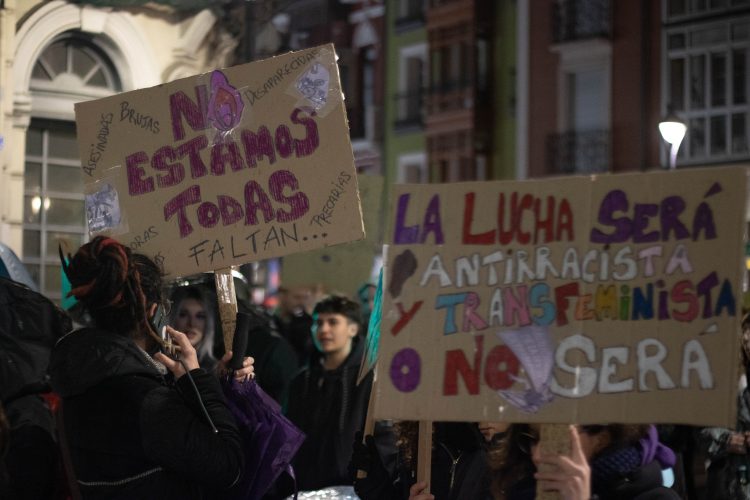 Un millar de personas en la manifestación del Bloque Crítico Feminista