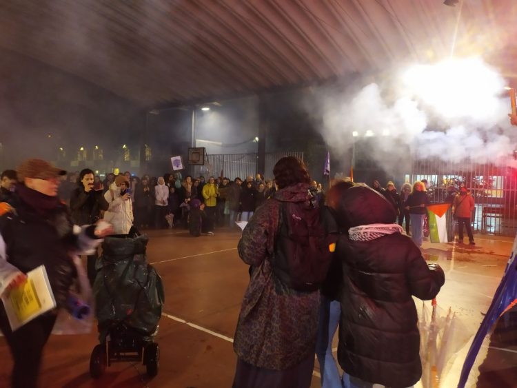 Un millar de personas en la manifestación del Bloque Crítico Feminista