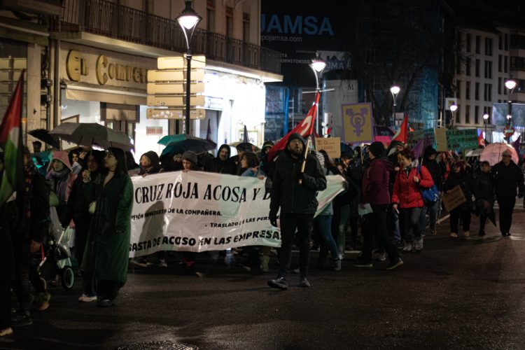 Un millar de personas en la manifestación del Bloque Crítico Feminista