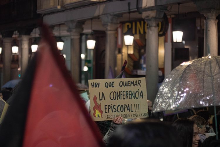 Un millar de personas en la manifestación del Bloque Crítico Feminista