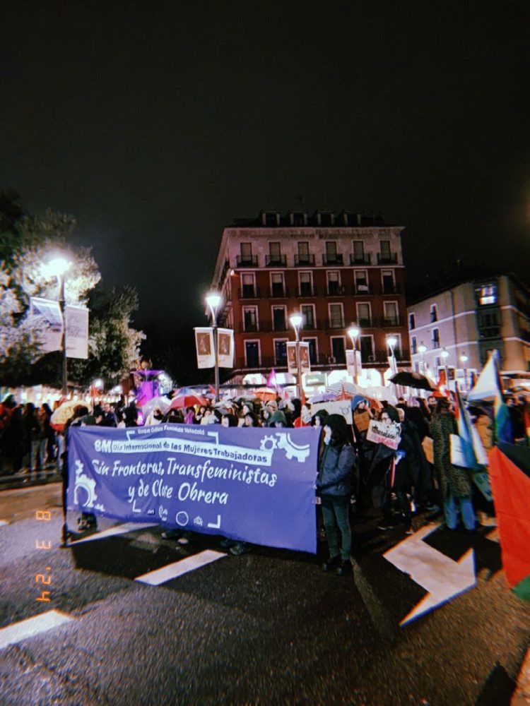 Un millar de personas en la manifestación del Bloque Crítico Feminista