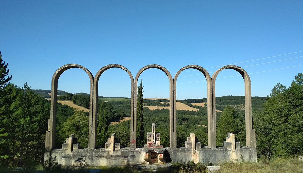Los adefesios franquistas que el gobierno del PP y VOX quieren conservar