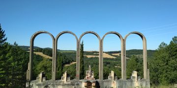 Los adefesios franquistas que el gobierno del PP y VOX quieren conservar