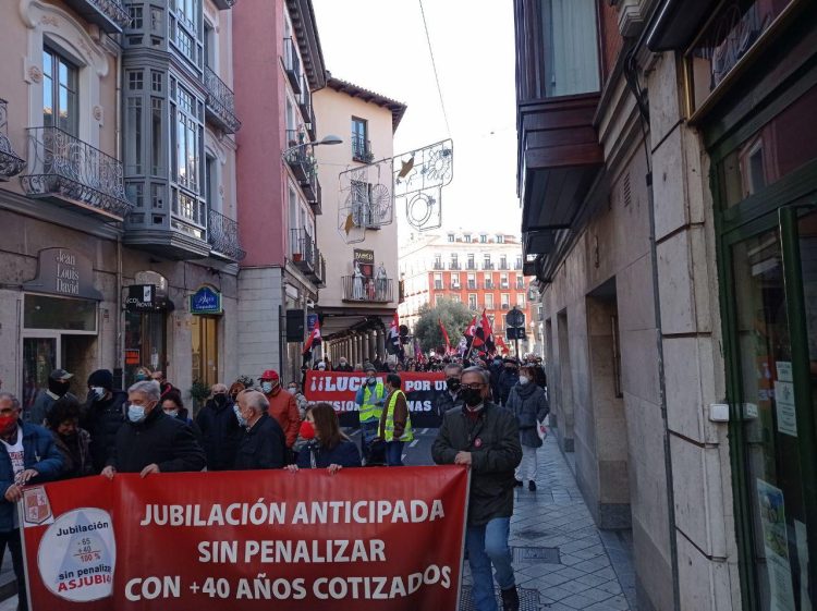 300 personas protestan el sábado contra las reformas de las pensiones