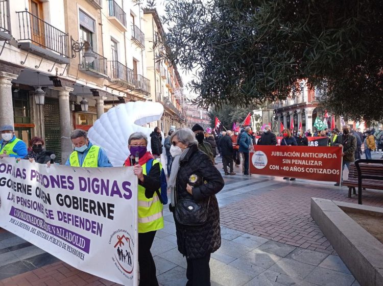 300 personas protestan el sábado contra las reformas de las pensiones