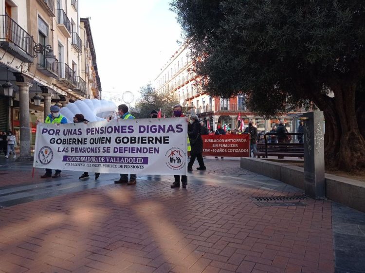 300 personas protestan el sábado contra las reformas de las pensiones
