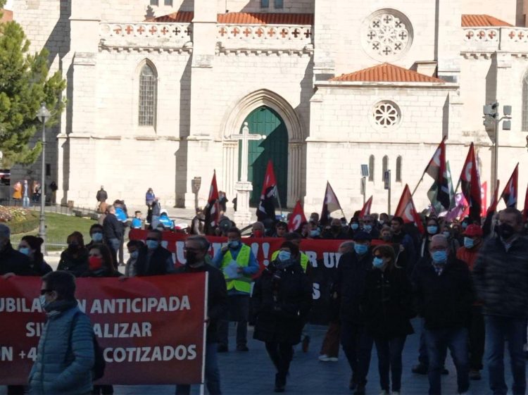 300 personas protestan el sábado contra las reformas de las pensiones