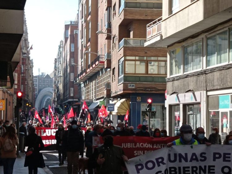 300 personas protestan el sábado contra las reformas de las pensiones