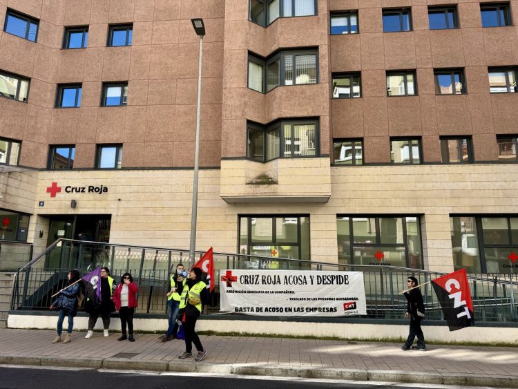 Éxito rotundo ayer en la jornada de lucha estatal de CNT por el caso de acoso en Cruz Roja Valladolid