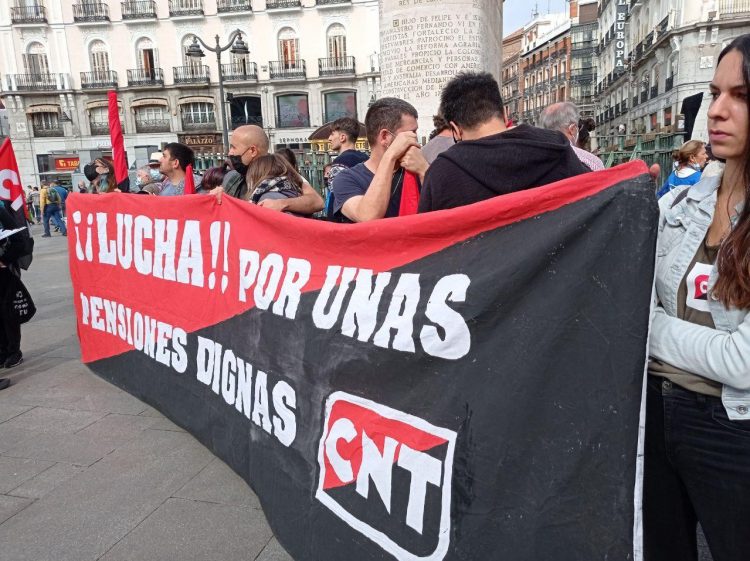 Crónica de la manifestación del 16 de octubre, de la Caja de las pensiones lo que nos sobran son ladrones