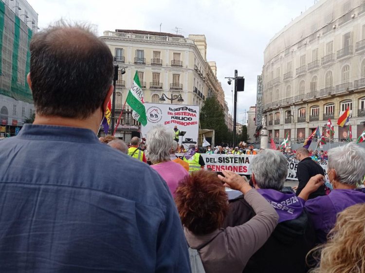 Crónica de la manifestación del 16 de octubre, de la Caja de las pensiones lo que nos sobran son ladrones