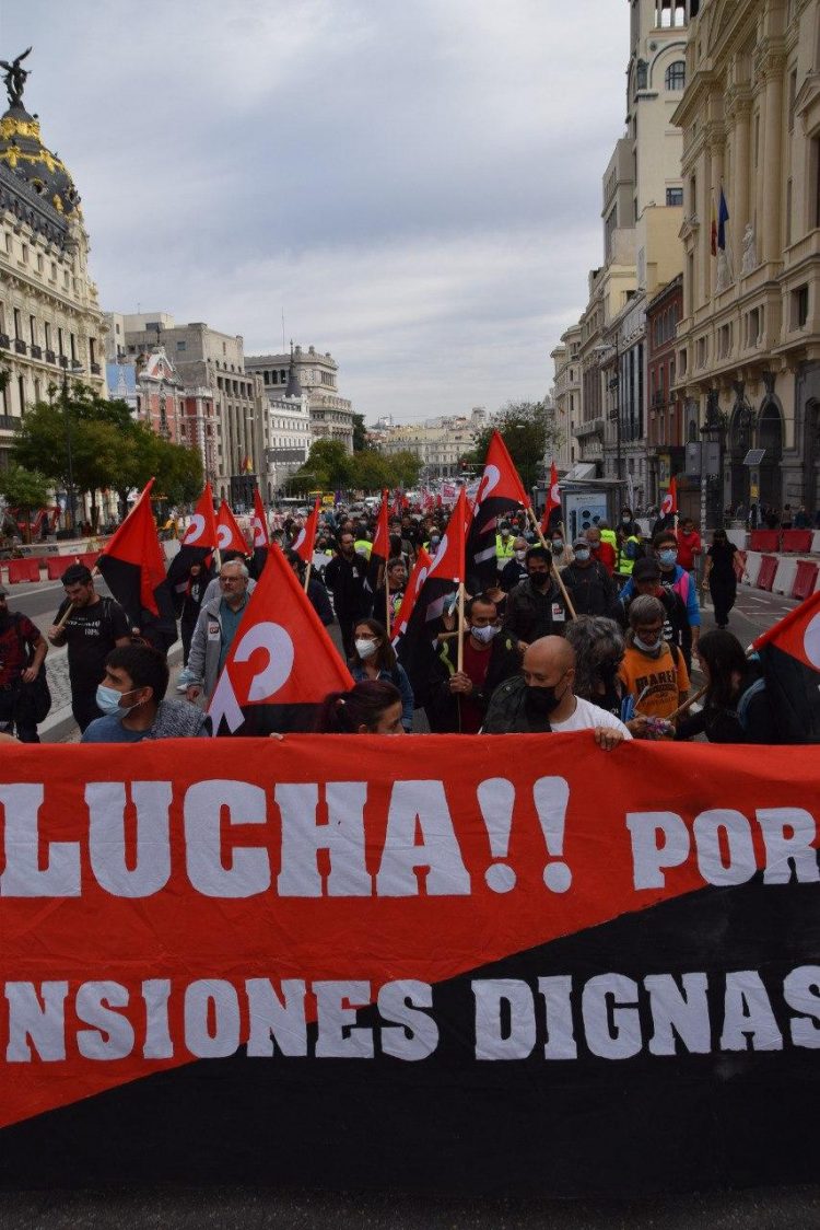 Crónica de la manifestación del 16 de octubre, de la Caja de las pensiones lo que nos sobran son ladrones