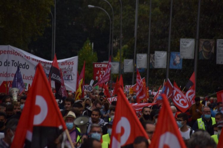 Crónica de la manifestación del 16 de octubre, de la Caja de las pensiones lo que nos sobran son ladrones