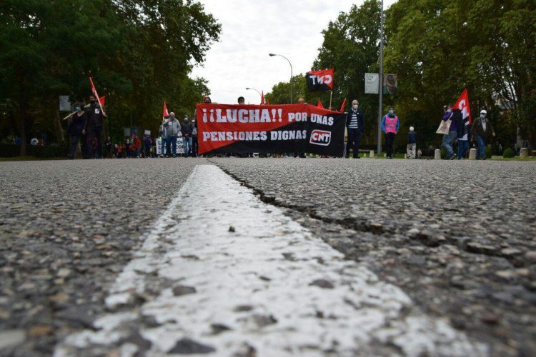 Crónica de la manifestación del 16 de octubre, de la Caja de las pensiones lo que nos sobran son ladrones