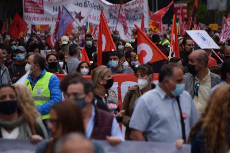 Crónica de la manifestación del 16 de octubre, de la Caja de las pensiones lo que nos sobran son ladrones
