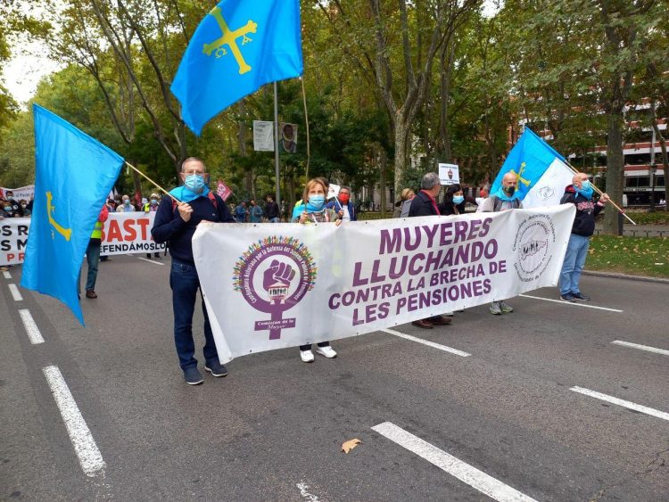 Crónica de la manifestación del 16 de octubre, de la Caja de las pensiones lo que nos sobran son ladrones