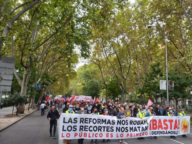 Crónica de la manifestación del 16 de octubre, de la Caja de las pensiones lo que nos sobran son ladrones