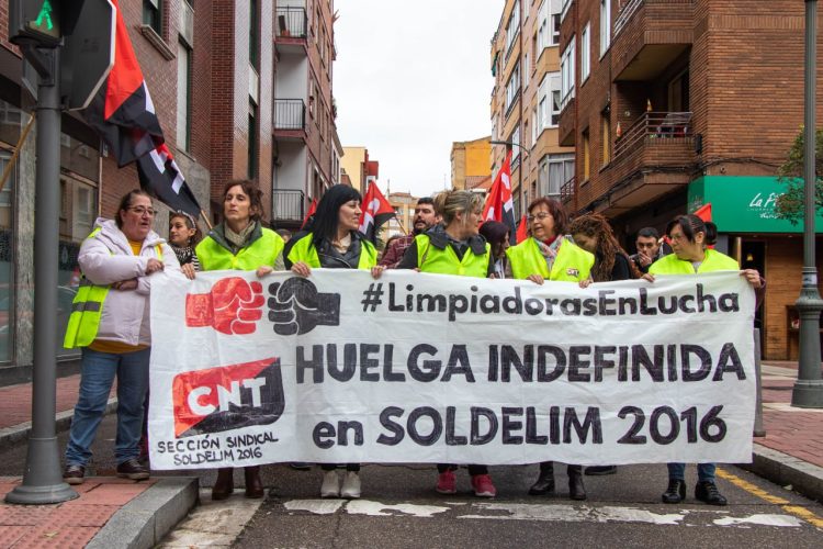 CNT se manifiesta en las Delicias en favor las limpiadoras en huelga de SOLDELIM 2016