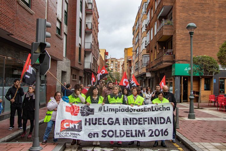CNT se manifiesta en las Delicias en favor las limpiadoras en huelga de SOLDELIM 2016