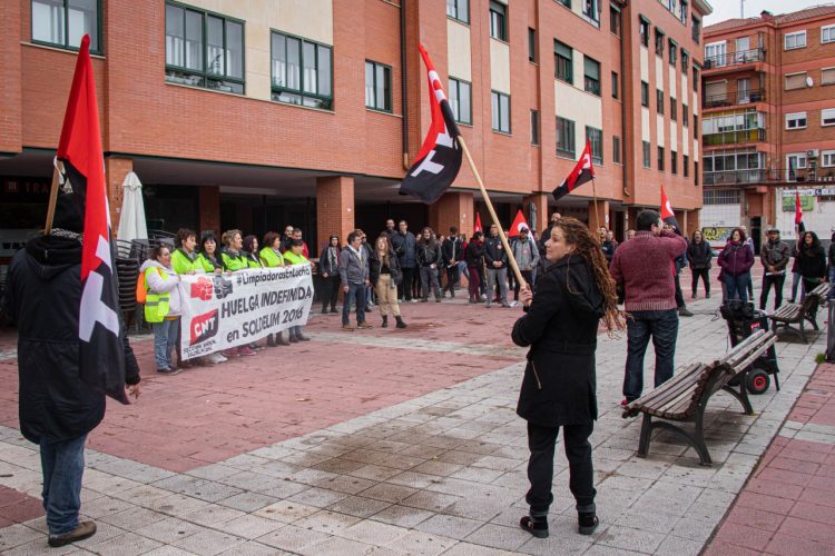 CNT se manifiesta en las Delicias en favor las limpiadoras en huelga de SOLDELIM 2016