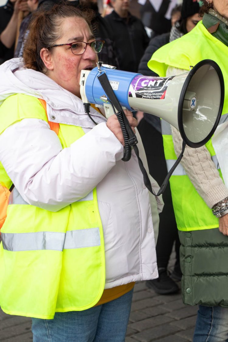 CNT se manifiesta en las Delicias en favor las limpiadoras en huelga de SOLDELIM 2016