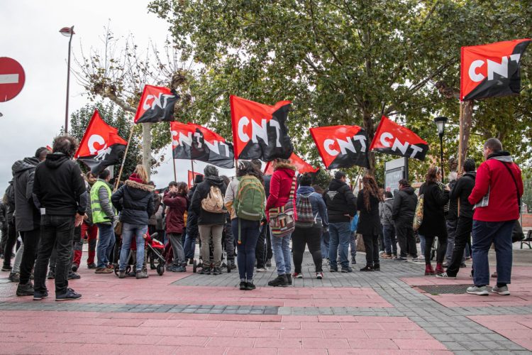 CNT se manifiesta en las Delicias en favor las limpiadoras en huelga de SOLDELIM 2016