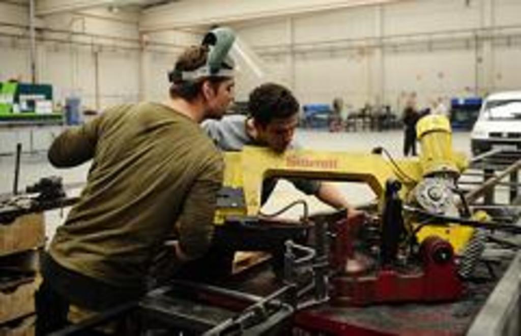 Trabajadores de la cooperativa Metalva, en Alcañiz (Teruel)